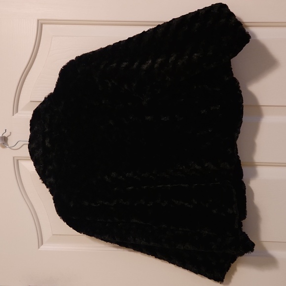 Black faux fur crop jacket by New Directions XL - Picture 5 of 6